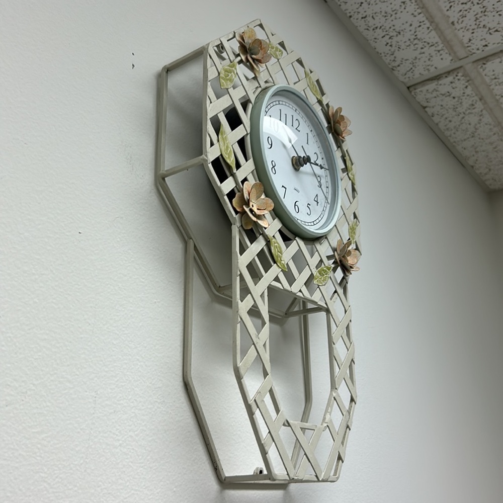 Vintage Kirch | Wall Clock White/3D Floral Appliqué Metal Lattice - Picture 13 of 16